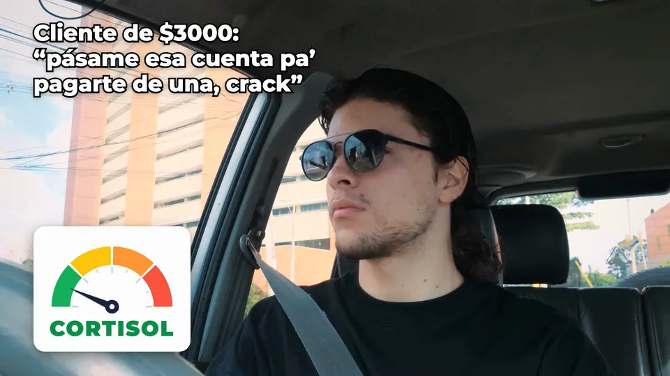 Samu manejando con gafas de sol, con el texto del cliente de $3000 y el medidor de cortisol en verde
